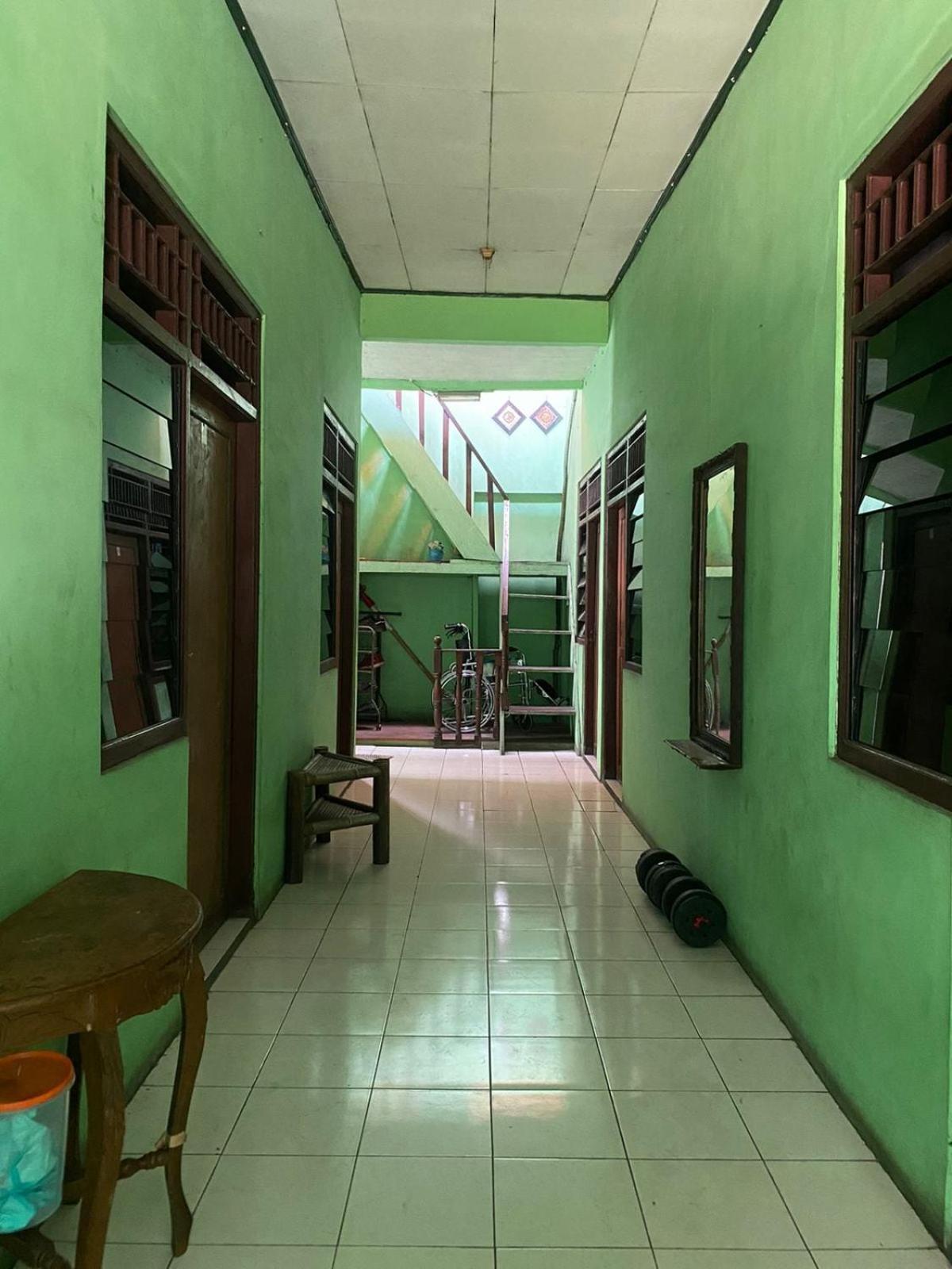 Spot On 94166 Kost Bunda Syariah Ξενοδοχείο Μπεκάσι Εξωτερικό φωτογραφία