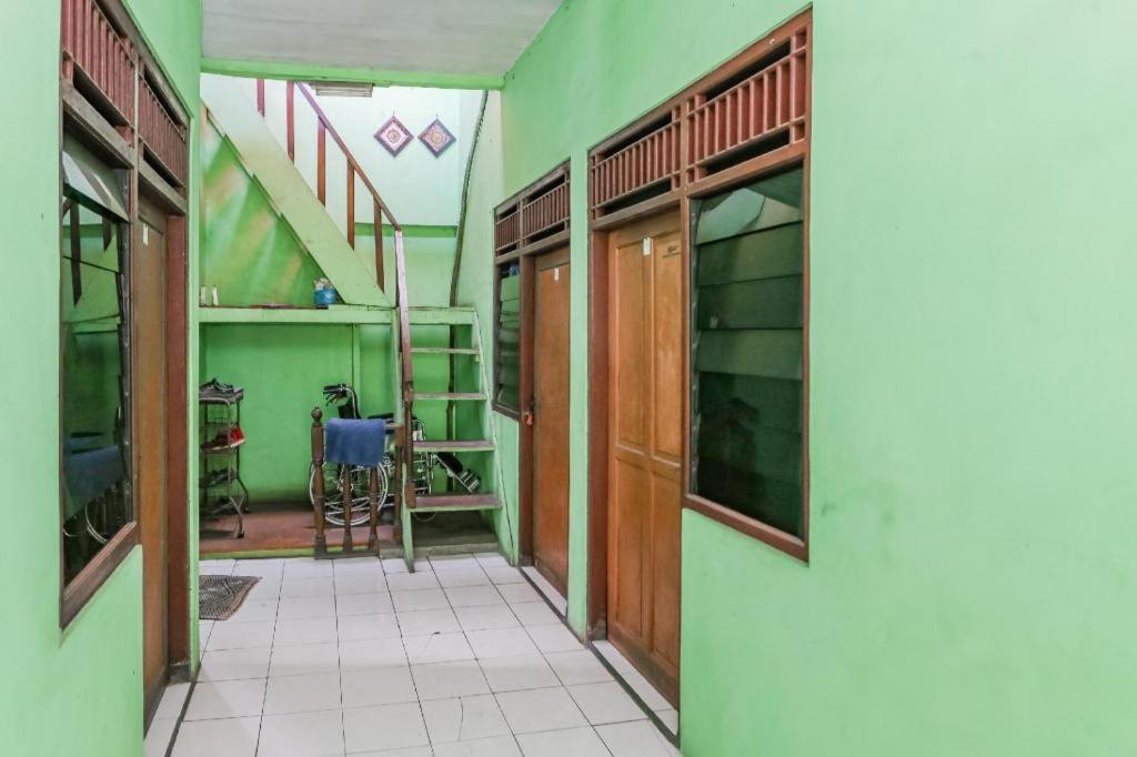 Spot On 94166 Kost Bunda Syariah Ξενοδοχείο Μπεκάσι Εξωτερικό φωτογραφία